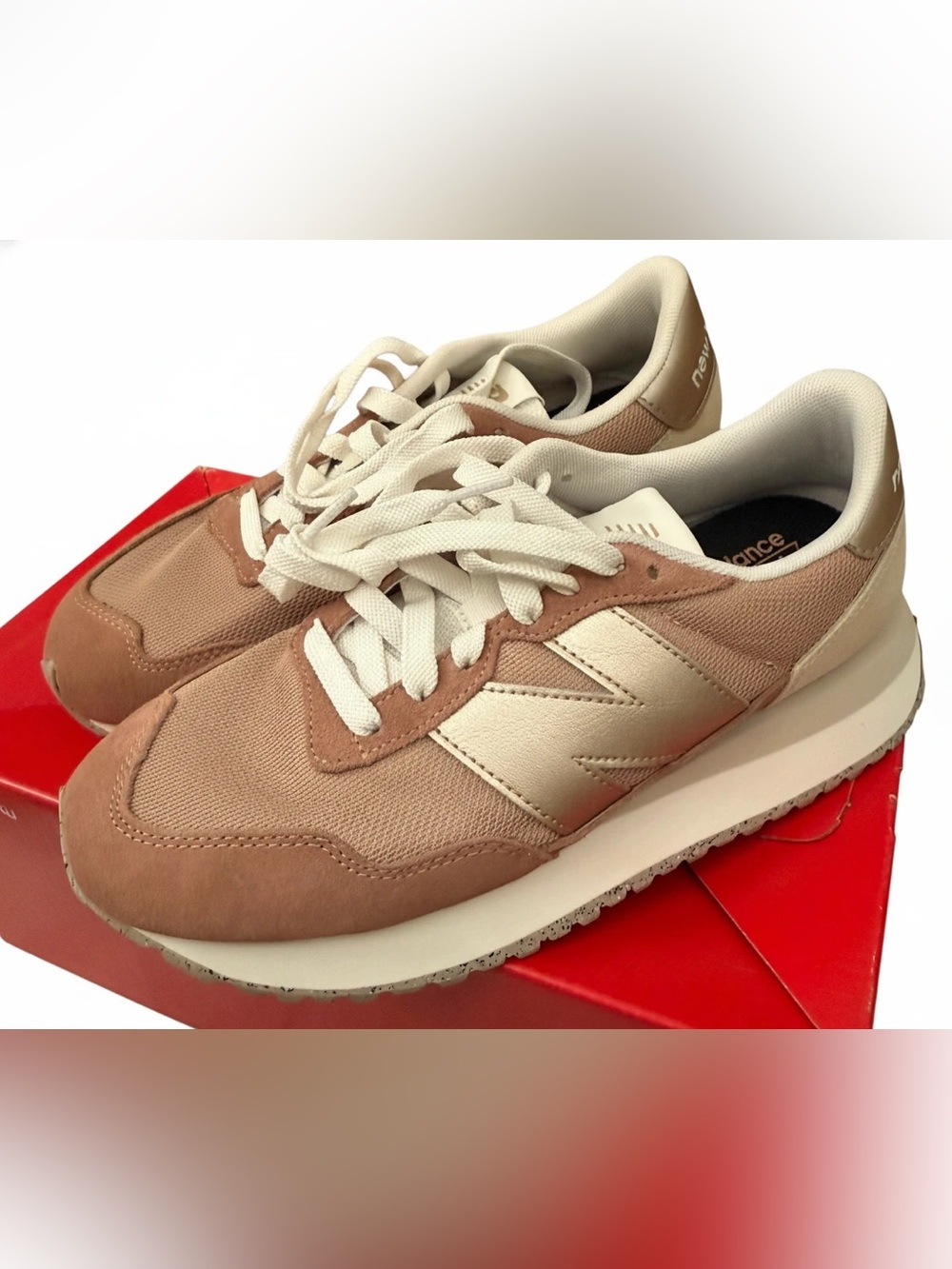 New Balance Women's 237 Dusty Pink and Gold Sneakers. Size 8 (BRAND NEW)